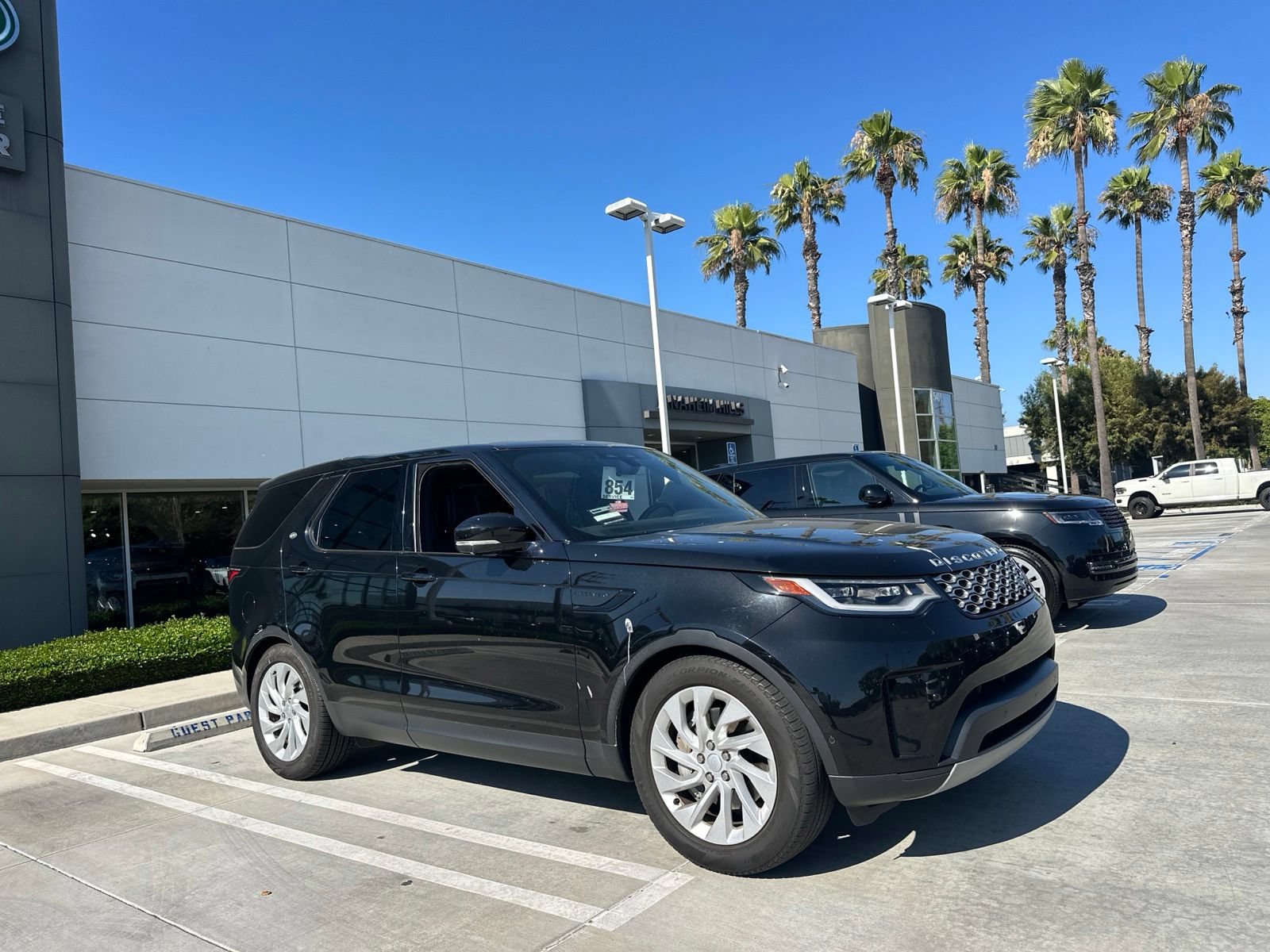 Used 2023 Land Rover Discovery S AWD/4WD image 2