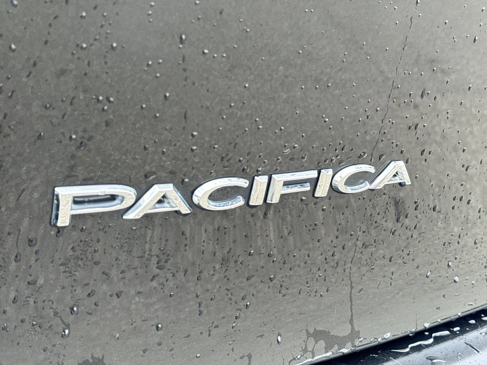 Used 2018 Chrysler Pacifica Limited w/ Advanced Safetytec Group FWD image 15