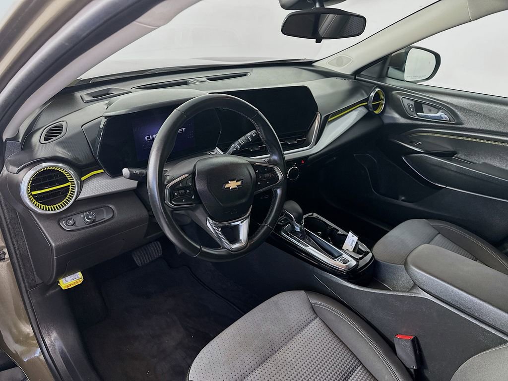 Used 2024 Chevrolet Trax LT w/ LT Convenience Package FWD image 29