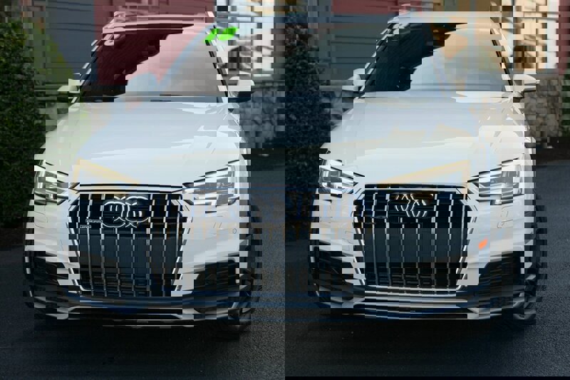 Used 2018 Audi A4 2.0T allroad Premium Plus AWD/4WD image 2