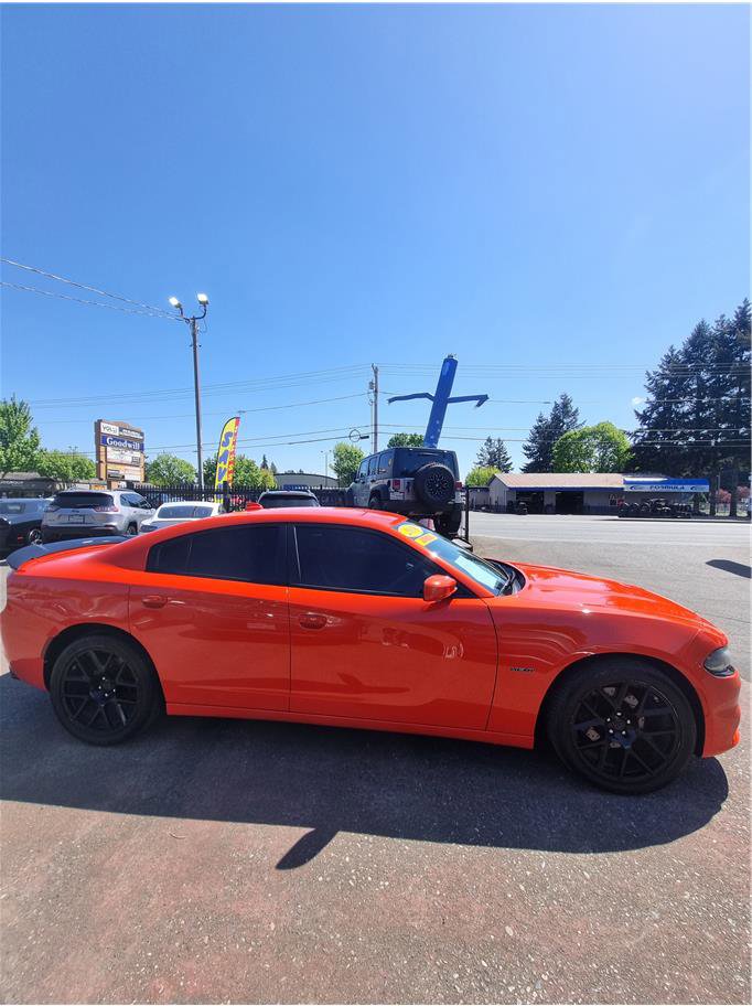 Used 2018 Dodge Charger R/T RWD image 5