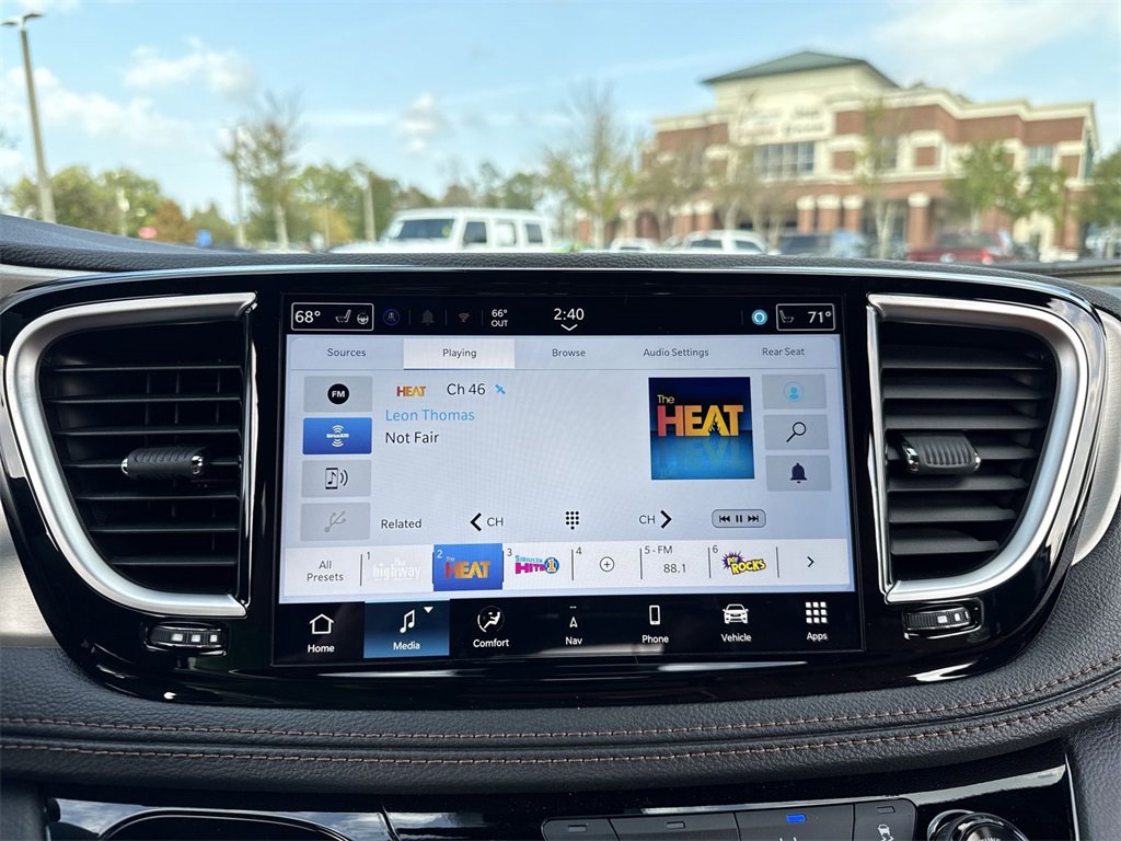 New 2026 Chrysler Pacifica Pinnacle image 23