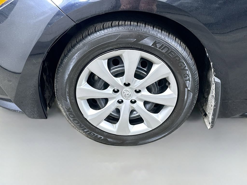 Used 2025 Toyota Corolla LE image 8