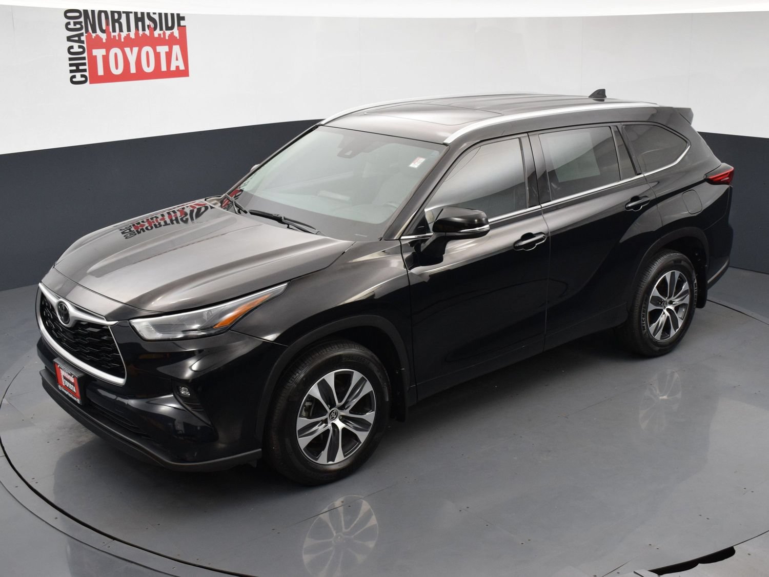 Used 2022 Toyota Highlander XLE AWD/4WD image 28