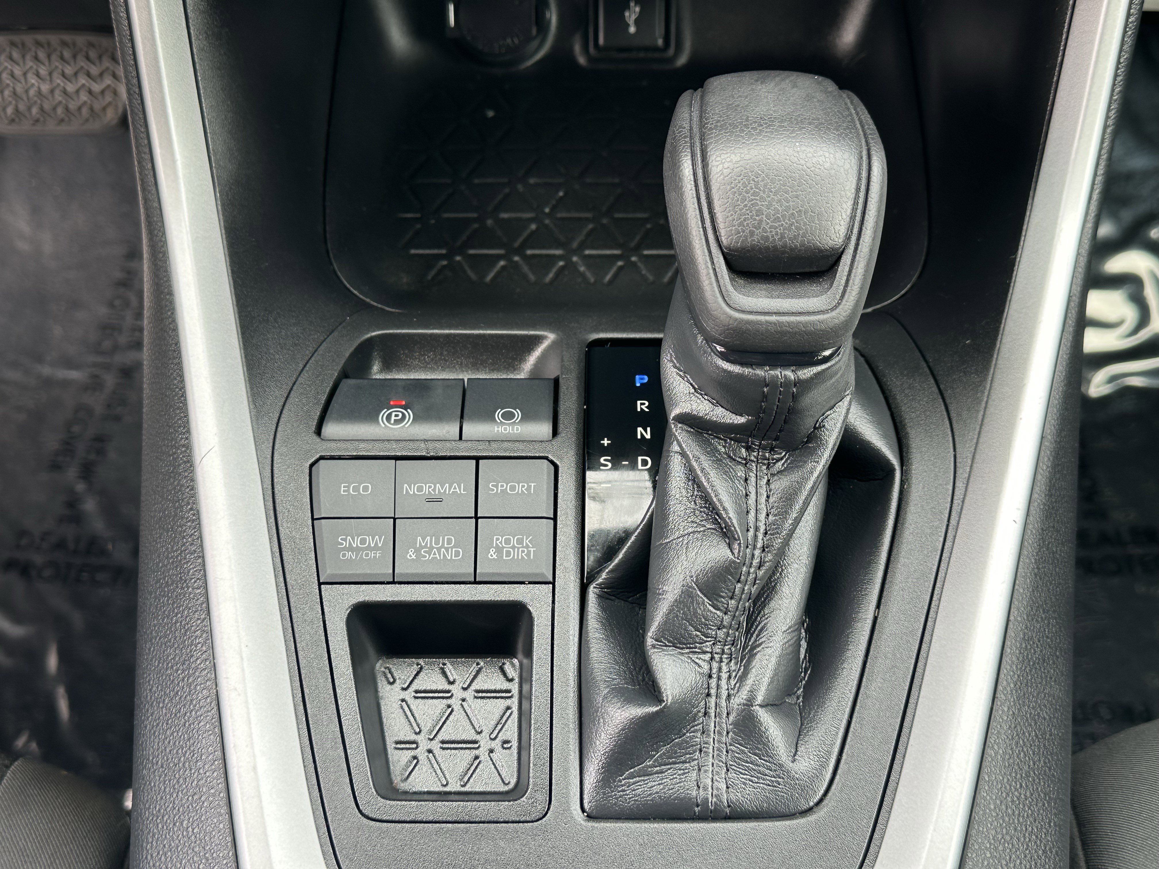 Used 2021 Toyota RAV4 XLE w/ Convenience Package image 33