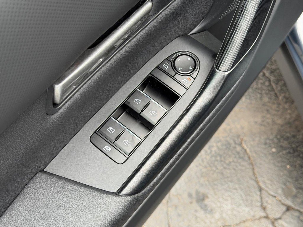 Used 2025 MAZDA CX-50 AWD 2.5 S w/ Premium Package image 15