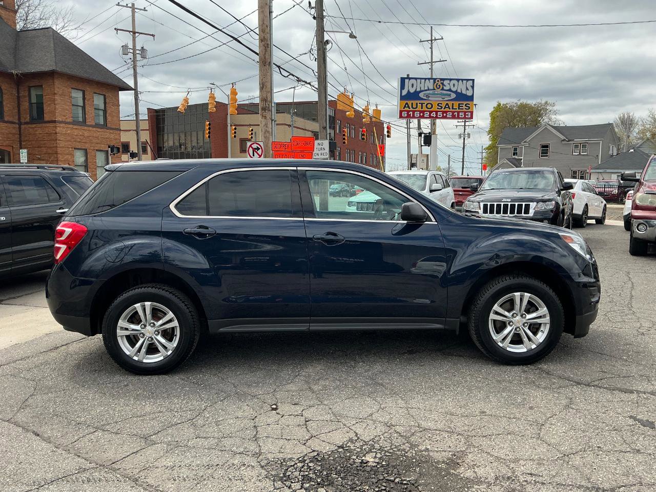 Used 2016 Chevrolet Equinox LS FWD image 2