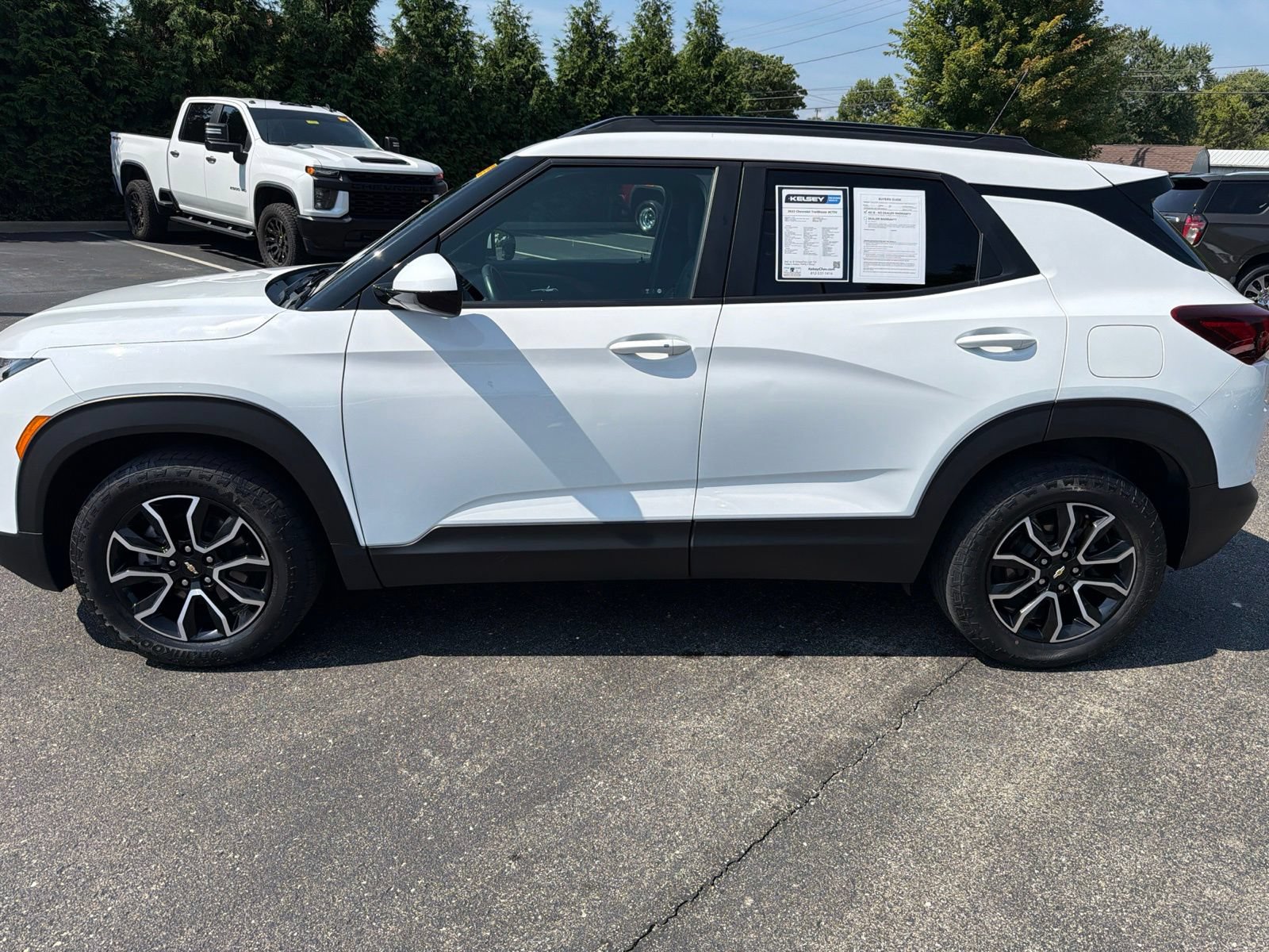 Used 2023 Chevrolet TrailBlazer ACTIV w/ Convenience Package FWD image 2
