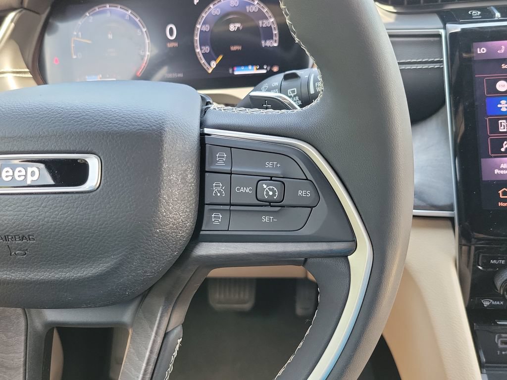 Used 2023 Jeep Grand Cherokee L Limited w/ Luxury Tech Group II RWD image 15