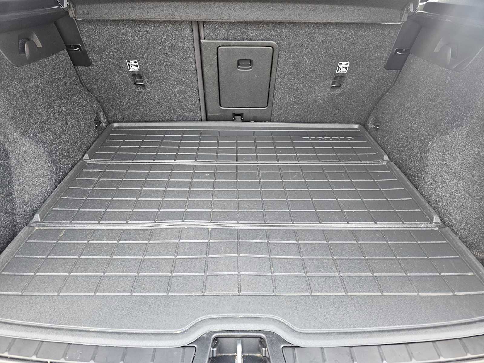 Used 2025 Volvo XC40 B5 Plus w/ Protection Package Premier image 16