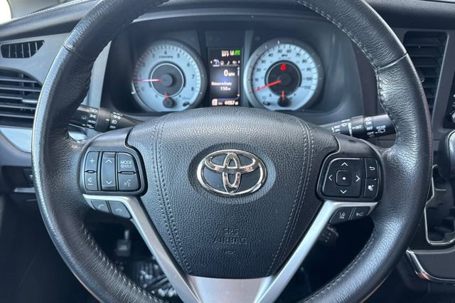 Used 2018 Toyota Sienna SE w/ SE Preferred Package FWD image 27