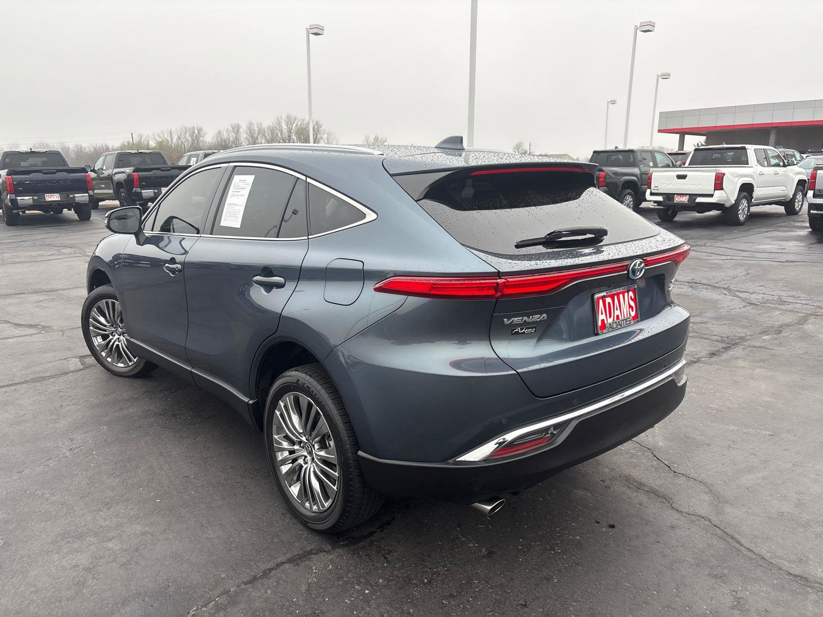 Used 2022 Toyota Venza XLE AWD/4WD image 6