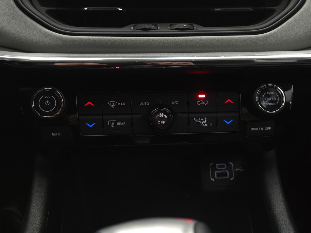 Used 2024 Jeep Compass Limited image 27