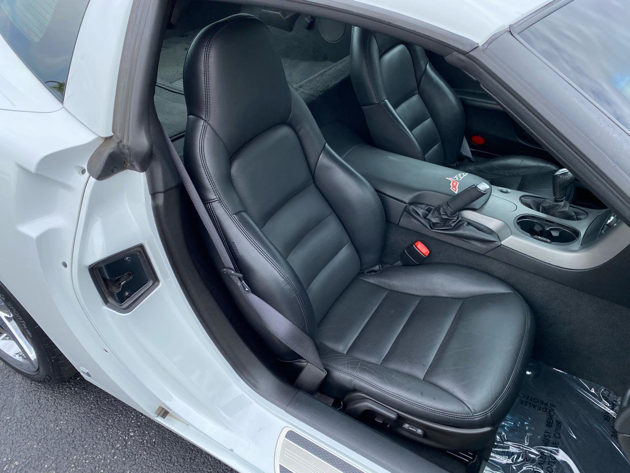 Used 2007 Chevrolet Corvette Coupe w/ Performance Package RWD image 17