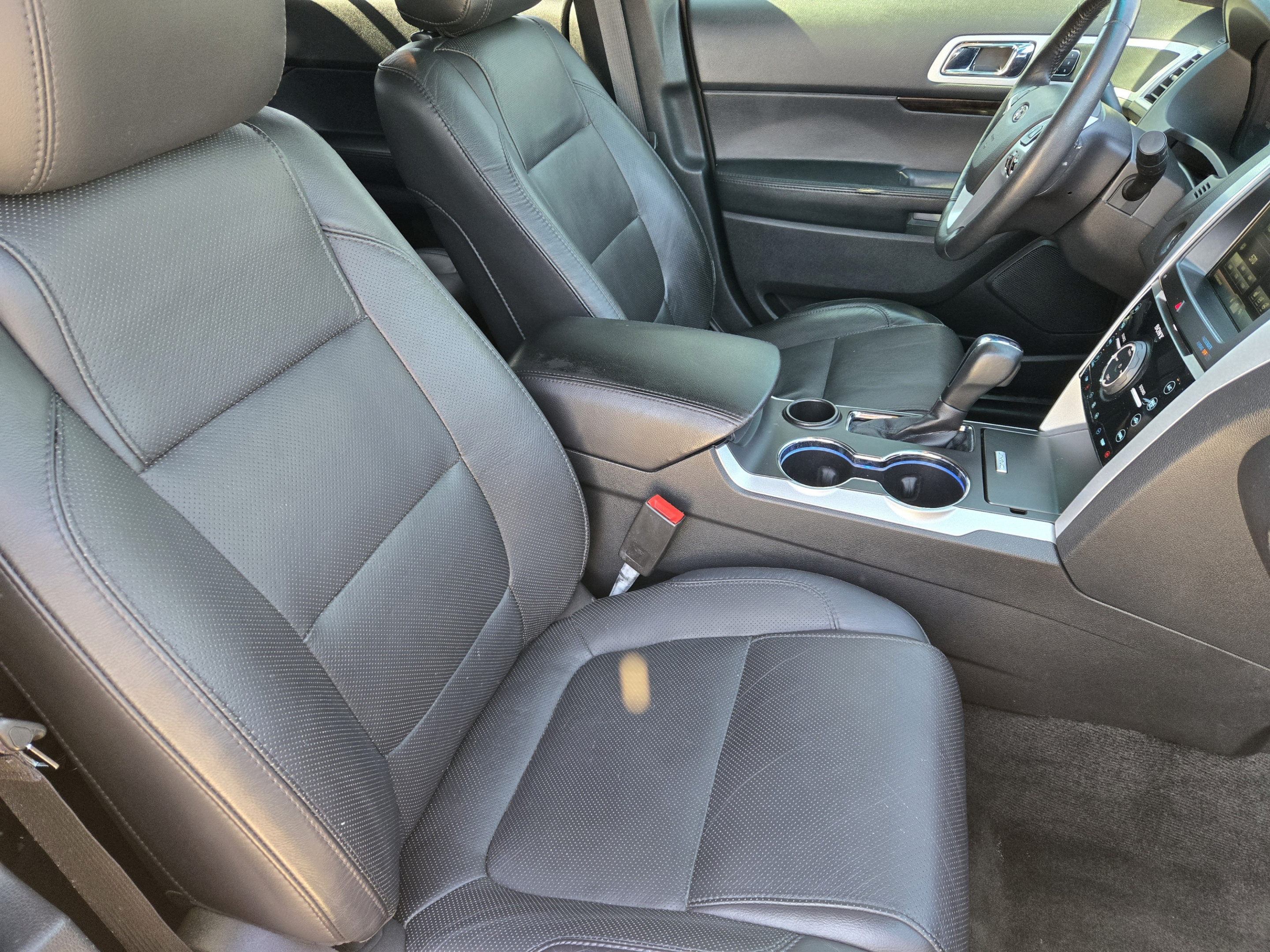 Used 2015 Ford Explorer Limited w/ Equipment Group 301A FWD image 10