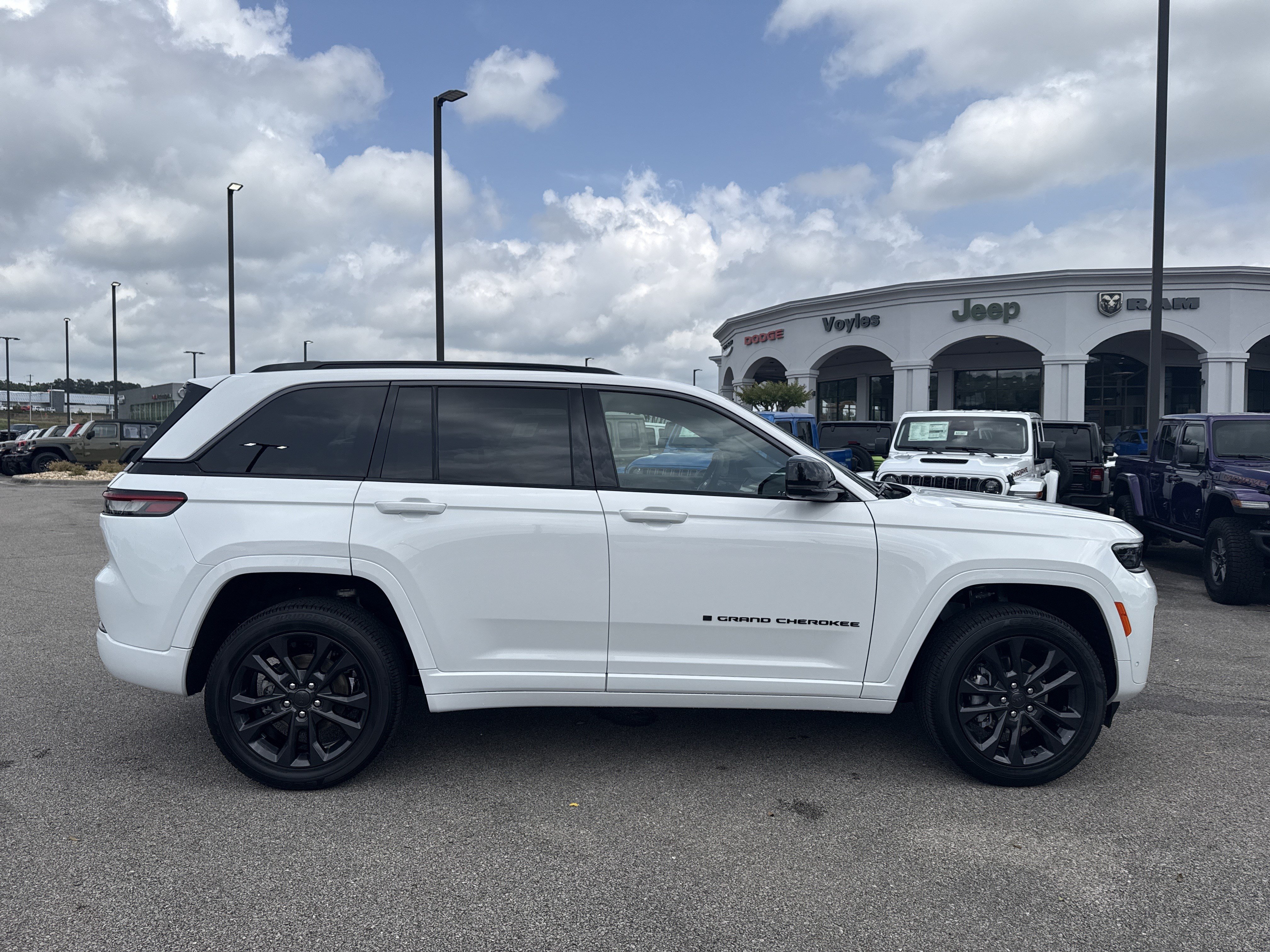 New 2026 Jeep Grand Cherokee Limited AWD/4WD image 8