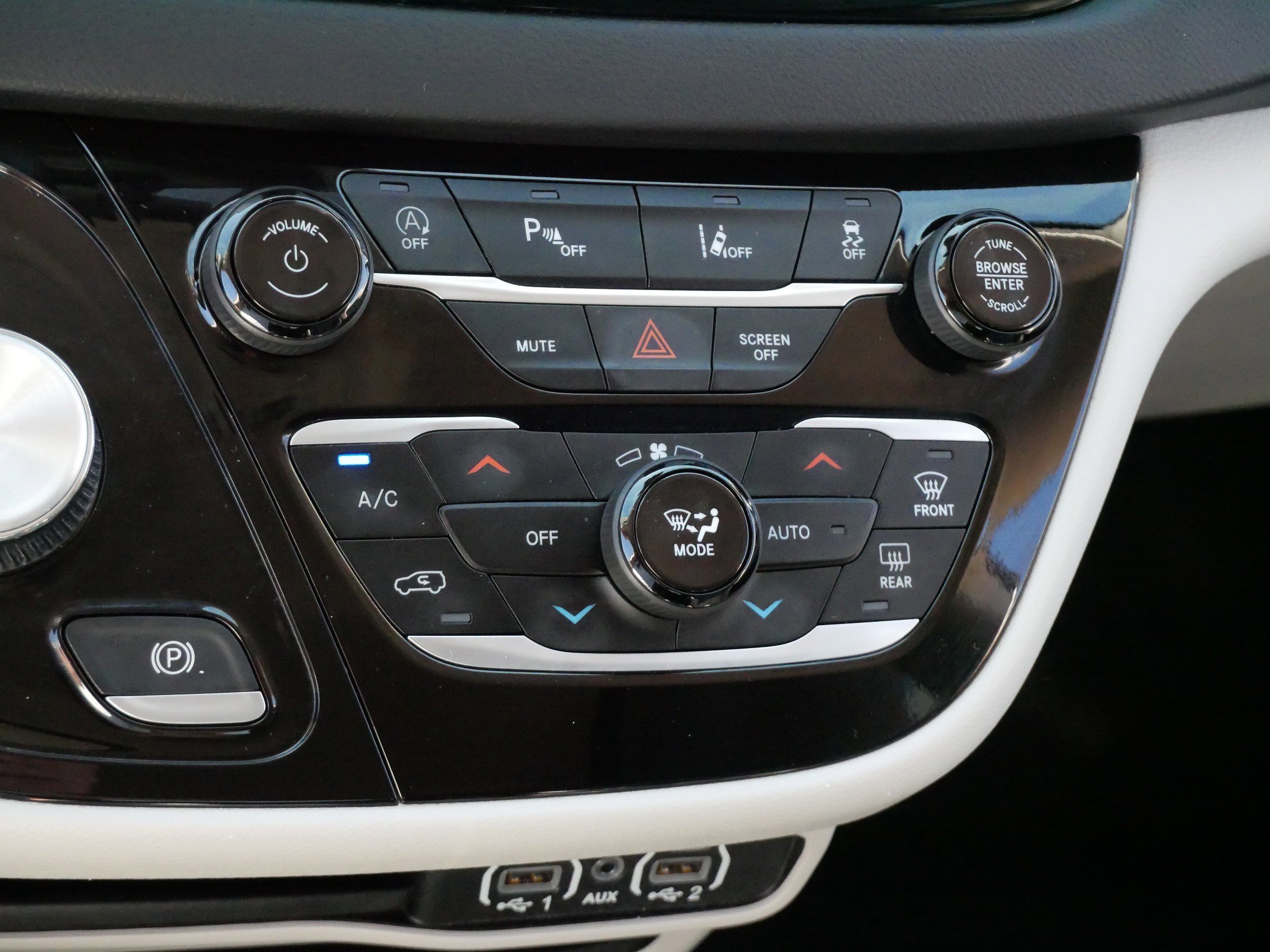 Used 2023 Chrysler Pacifica Touring-L FWD image 22