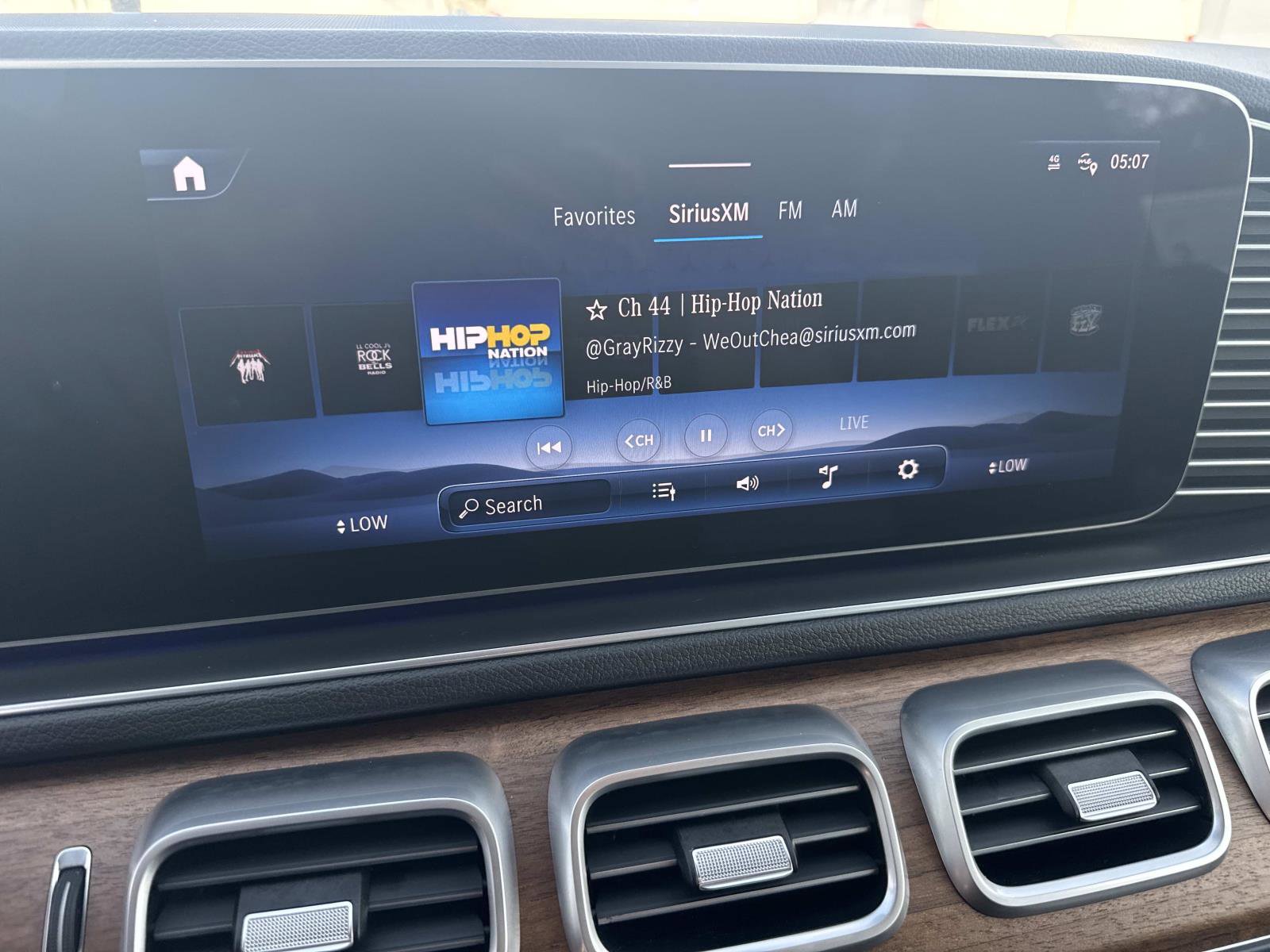 Certified 2025 Mercedes-Benz GLE 450e 4MATIC image 20