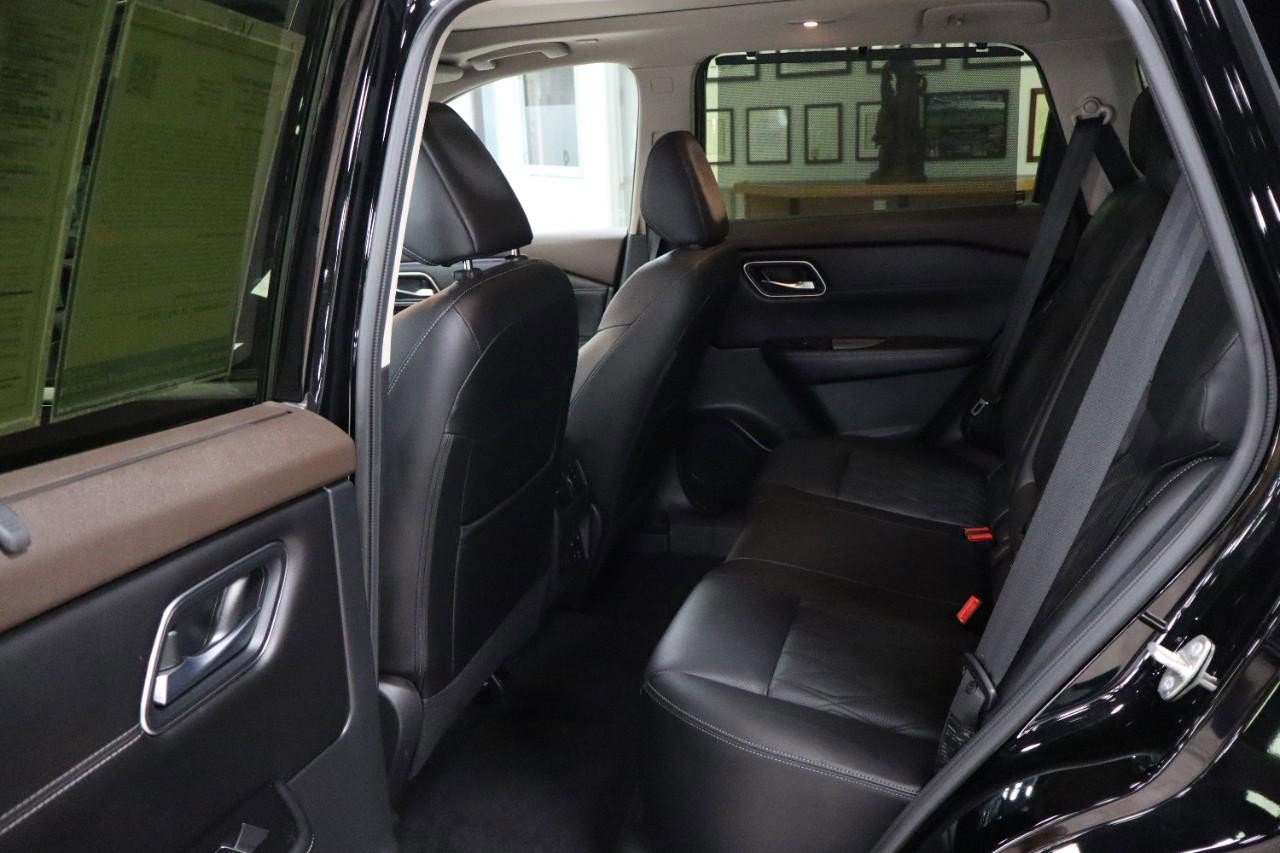 Used 2023 Nissan Rogue Platinum w/ Platinum Premium Package image 18