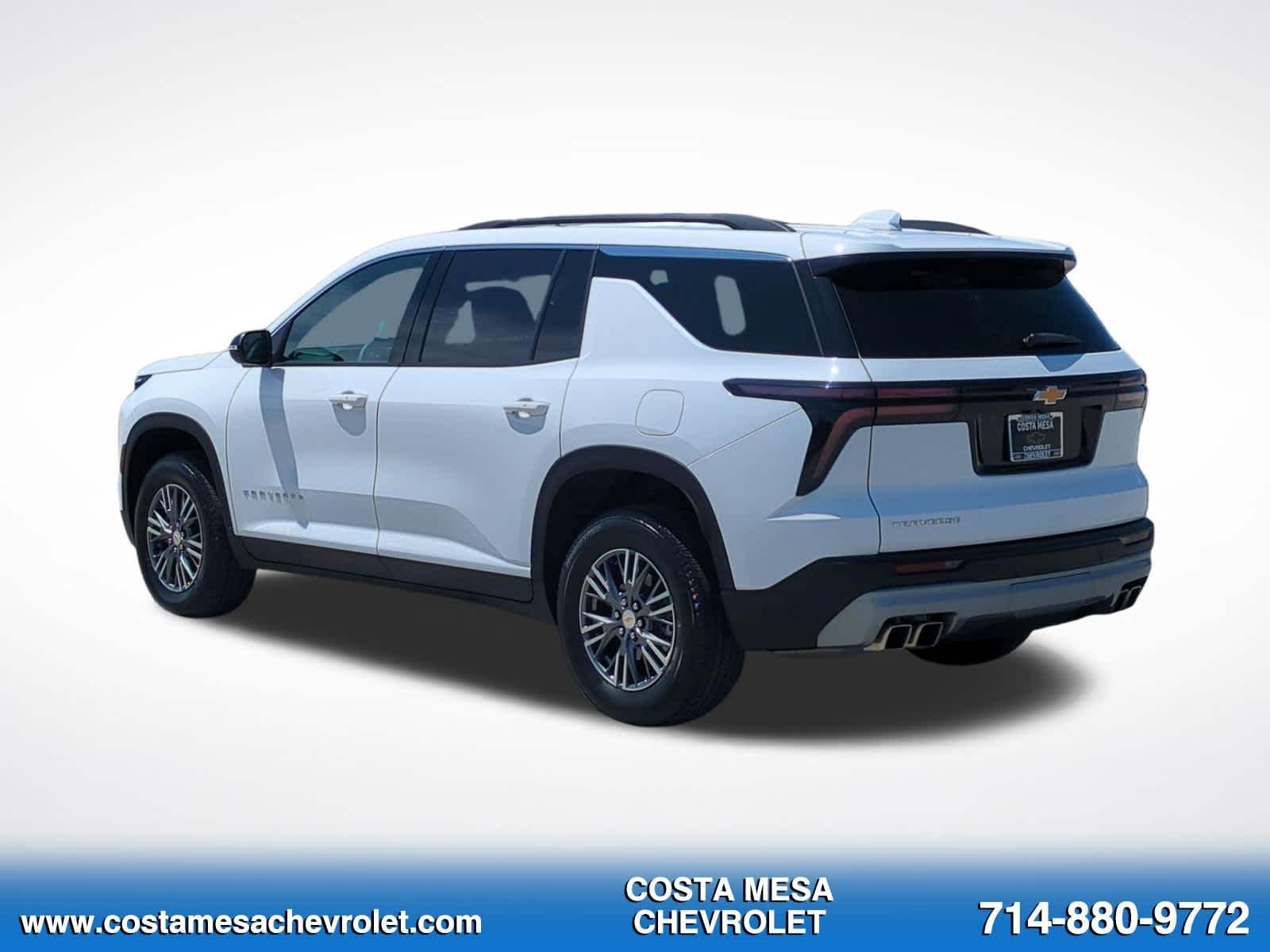 Used 2025 Chevrolet Traverse LT FWD image 7