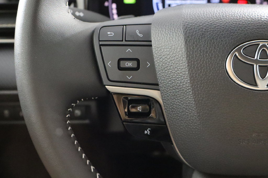 Used 2026 Toyota Camry SE w/ Convenience Package FWD image 8
