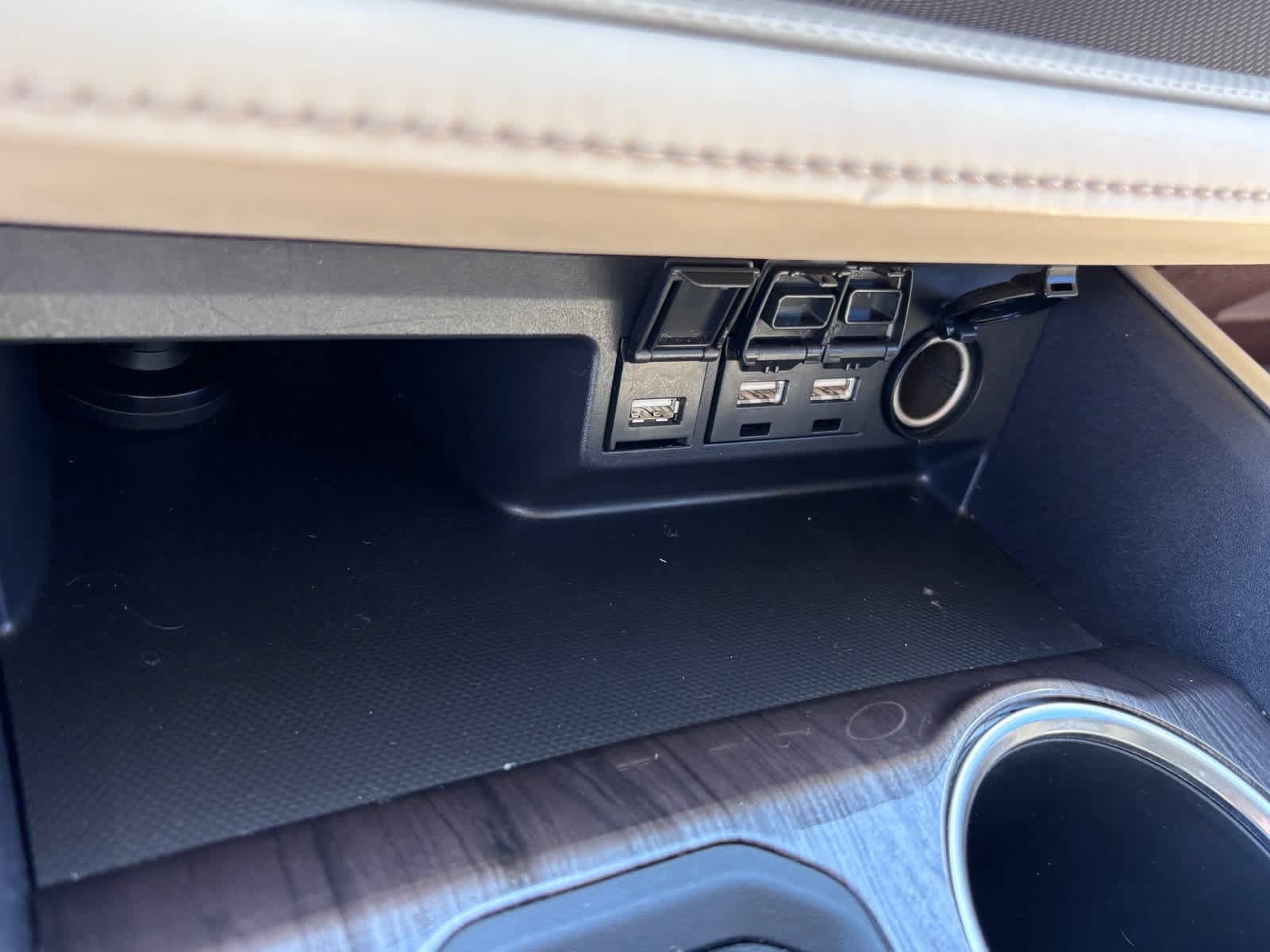 Used 2020 Toyota Highlander Platinum FWD image 22