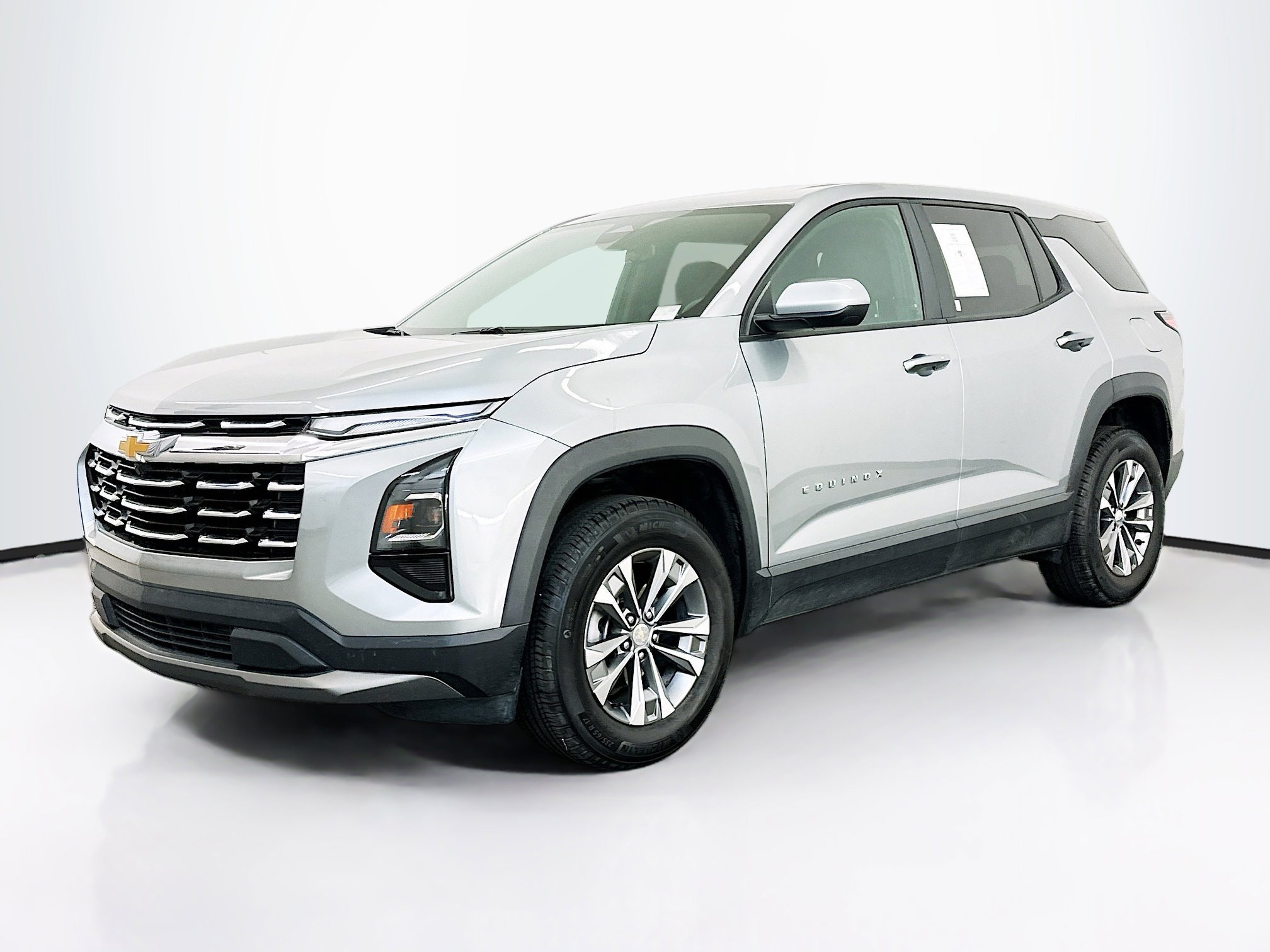 Used 2025 Chevrolet Equinox LT AWD/4WD image 3