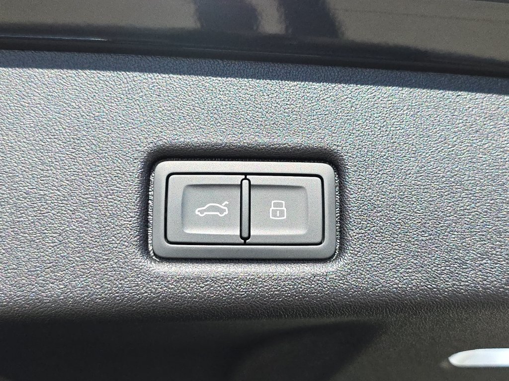 Certified 2025 Audi Q5 Premium Plus w/ Premium Plus AWD/4WD image 16
