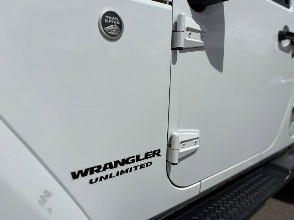 Used 2016 Jeep Wrangler Unlimited Sahara w/ Connectivity Group image 23