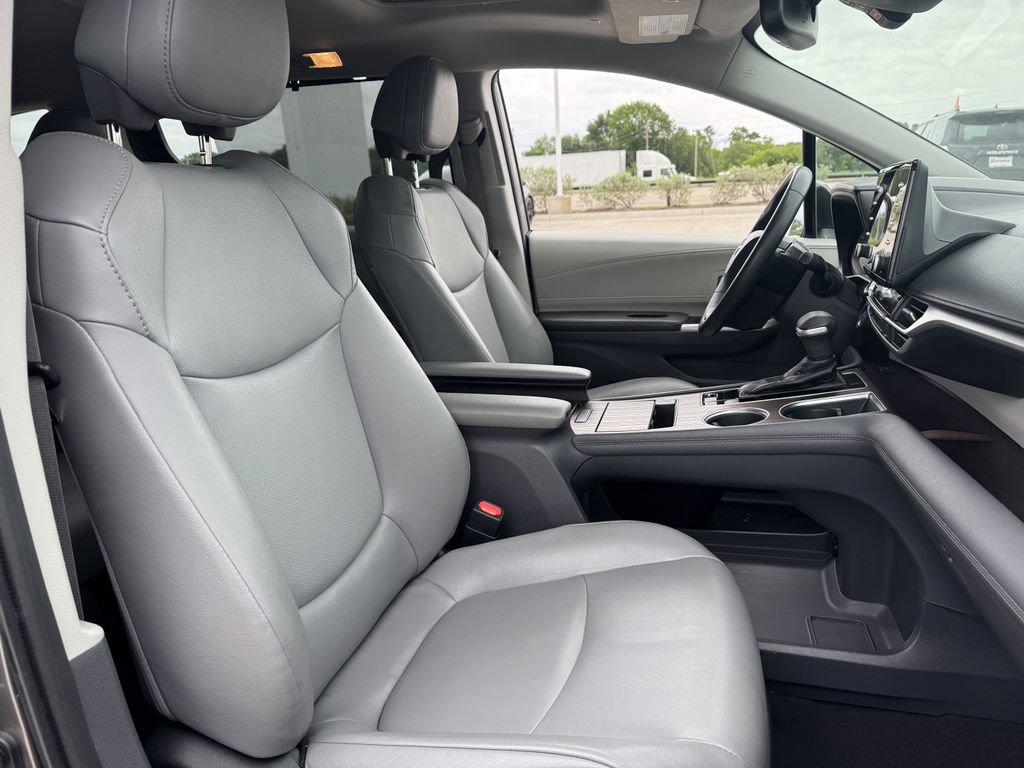 Used 2022 Toyota Sienna XLE FWD image 26