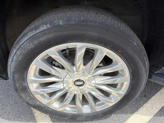 Used 2024 Cadillac Escalade ESV Premium Luxury image 17