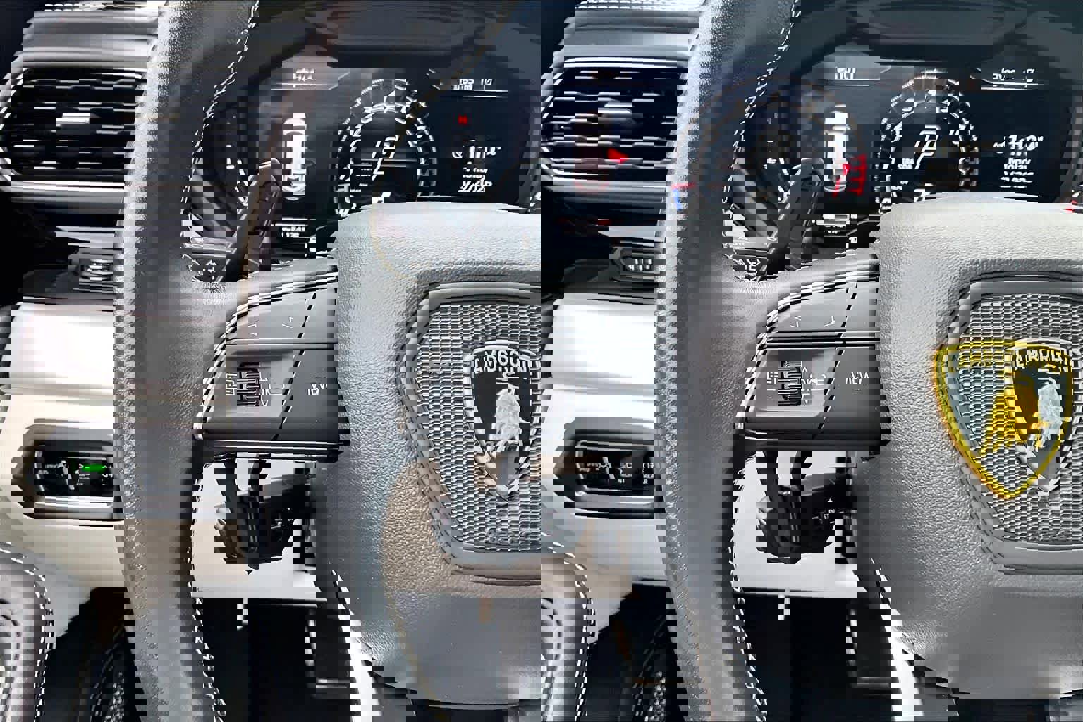 Used 2022 Lamborghini Urus image 23