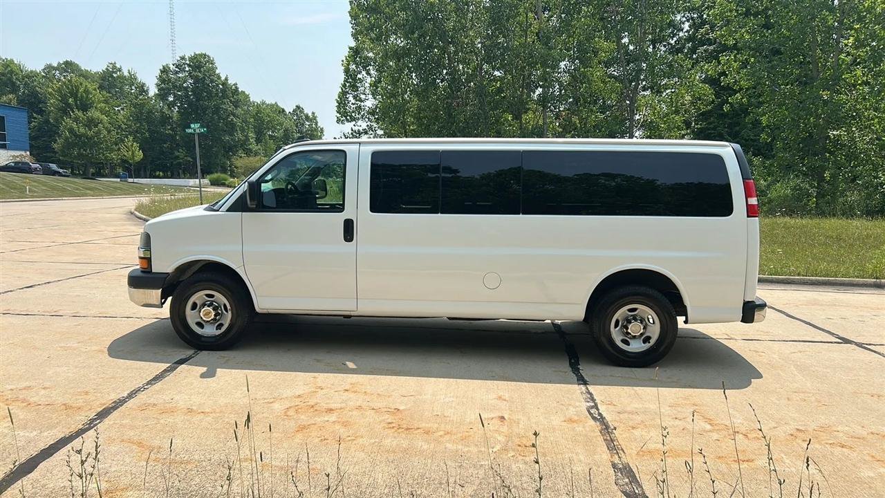 Used 2016 Chevrolet Express 3500 LT w/ LT Preferred Equipment Group RWD image 7