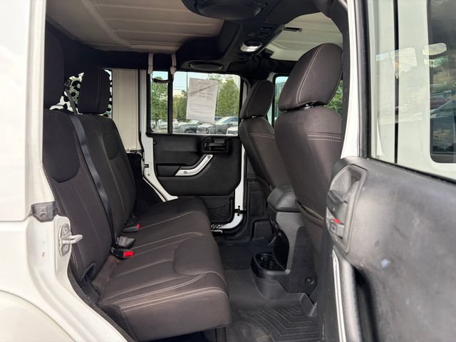 Used 2014 Jeep Wrangler Unlimited Sahara w/ Dual Top Group AWD/4WD image 8