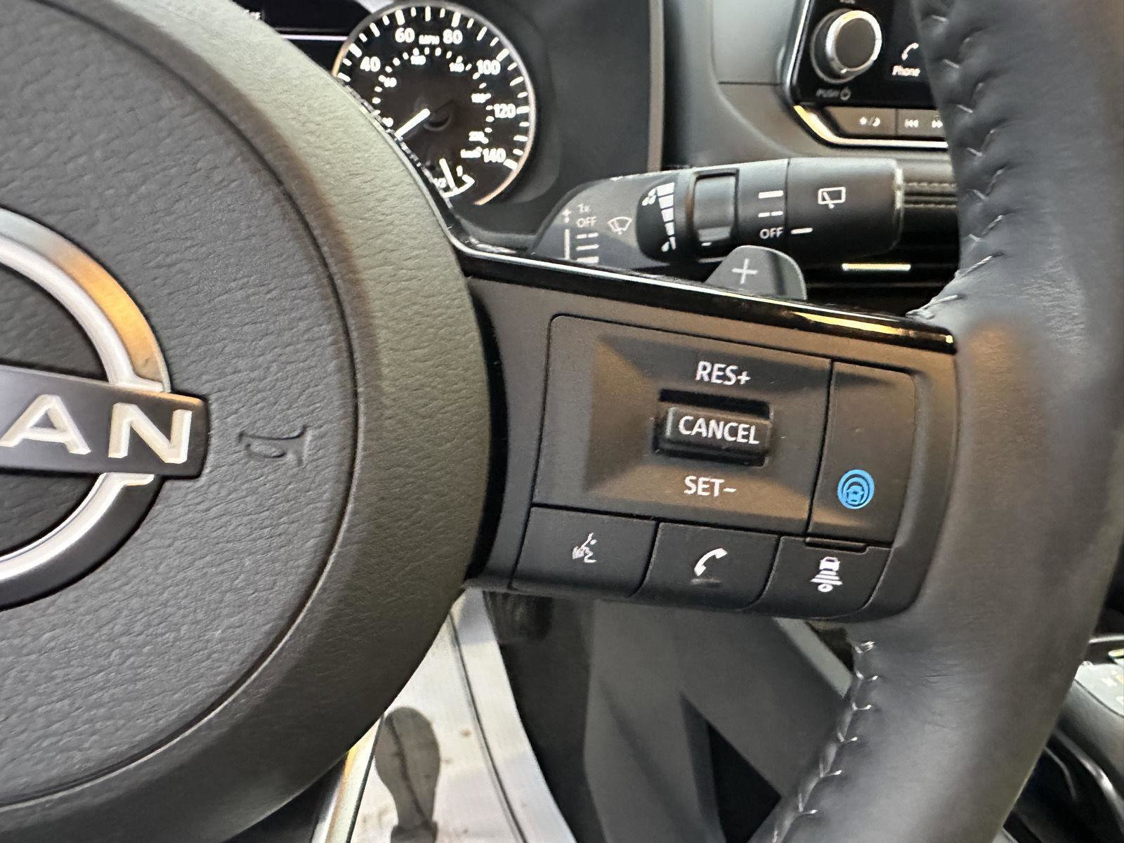 Used 2022 Nissan Rogue SV w/ SV Premium Package image 31