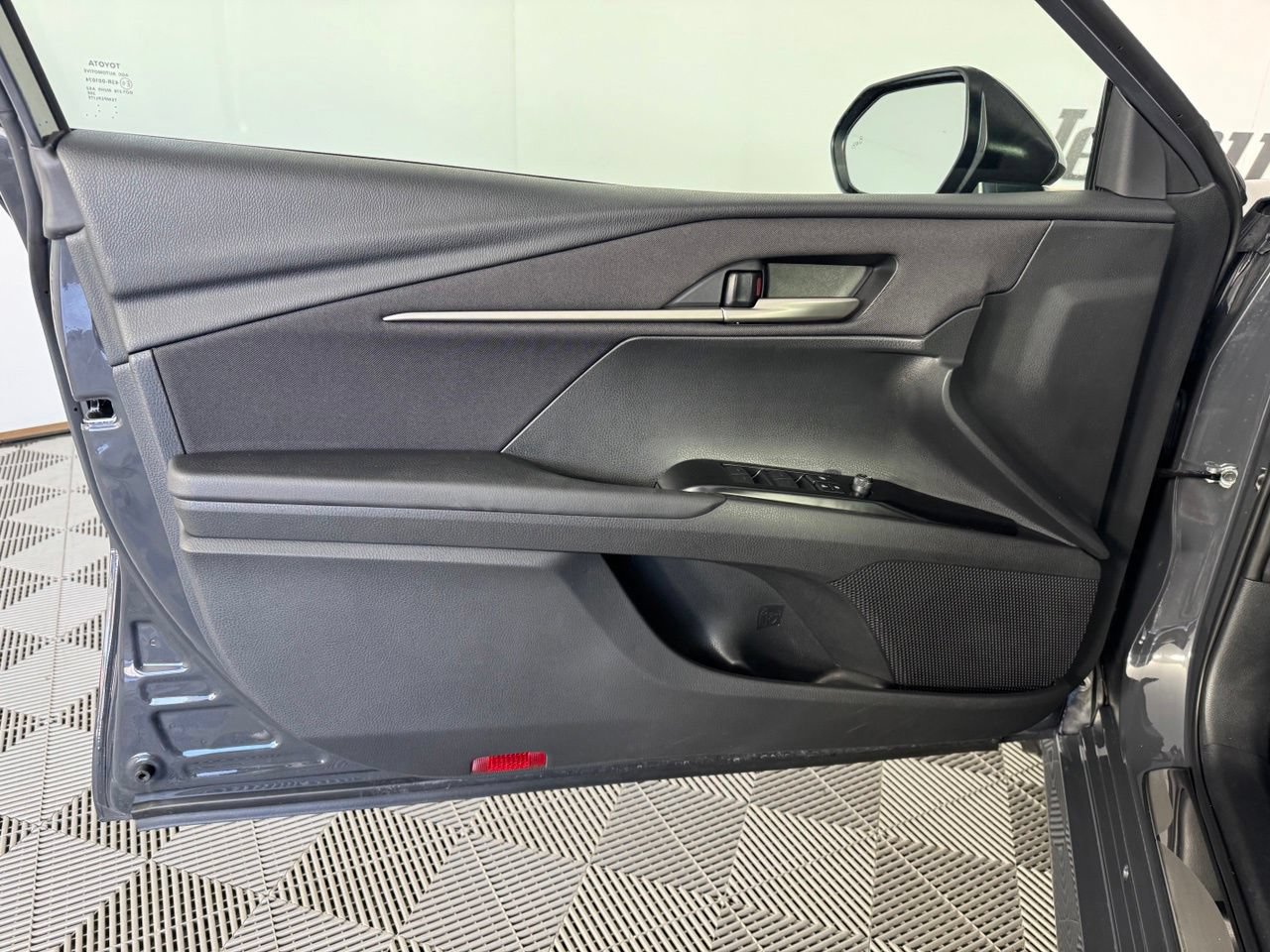 Used 2025 Toyota Camry LE FWD image 11