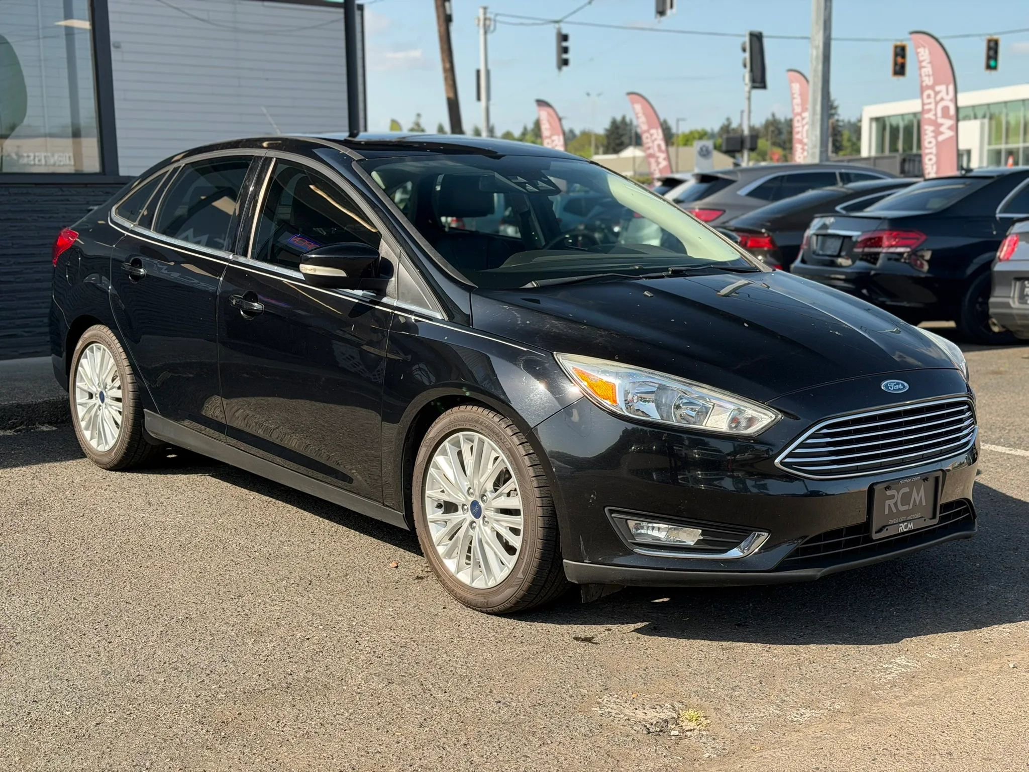 Used 2017 Ford Focus Titanium w/ Titanium Technology Package FWD image 3