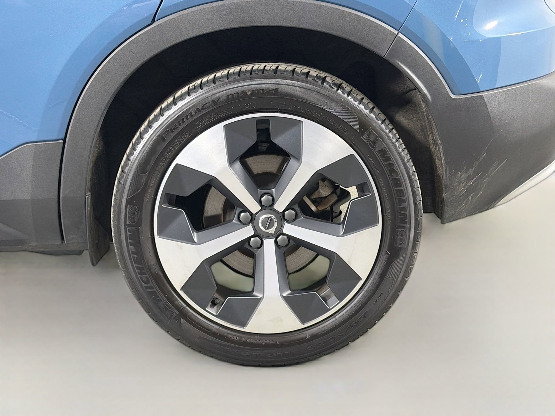Certified 2025 Volvo XC40 B5 Core AWD/4WD image 29