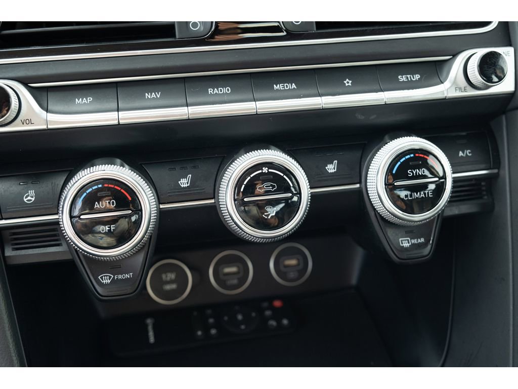 Used 2023 Genesis G70 2.0T image 29