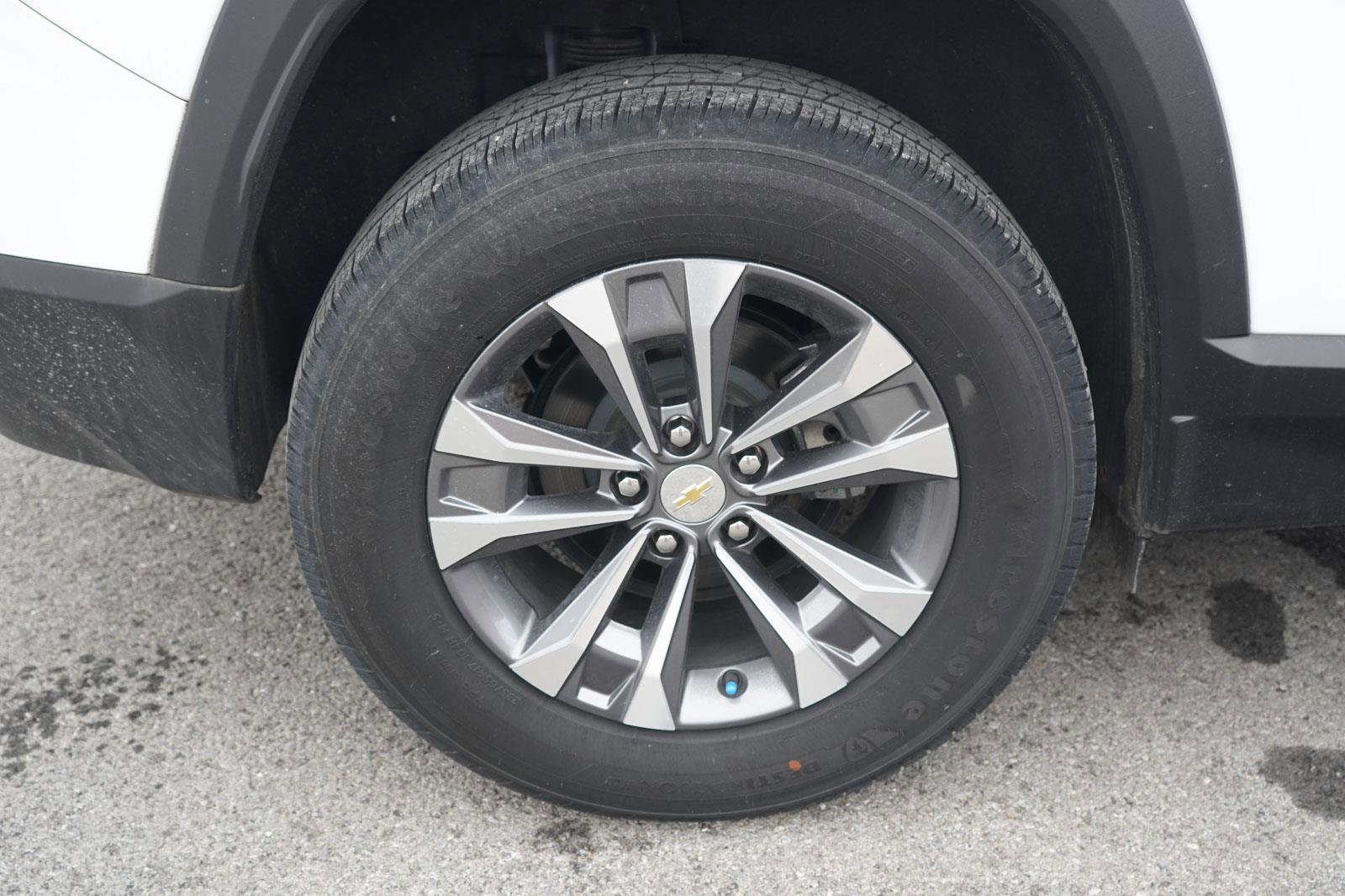 New 2025 Chevrolet Equinox LT w/ Safety and Technology Package image 12