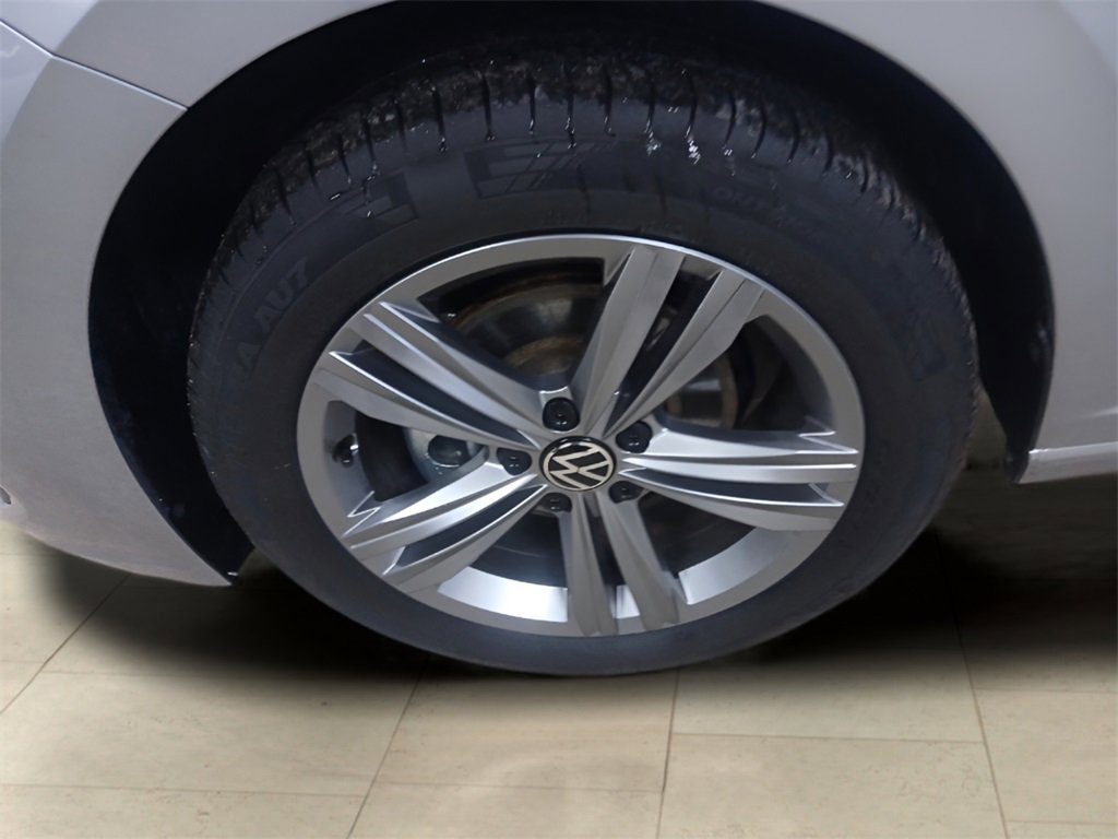 Used 2024 Volkswagen Jetta SE image 8