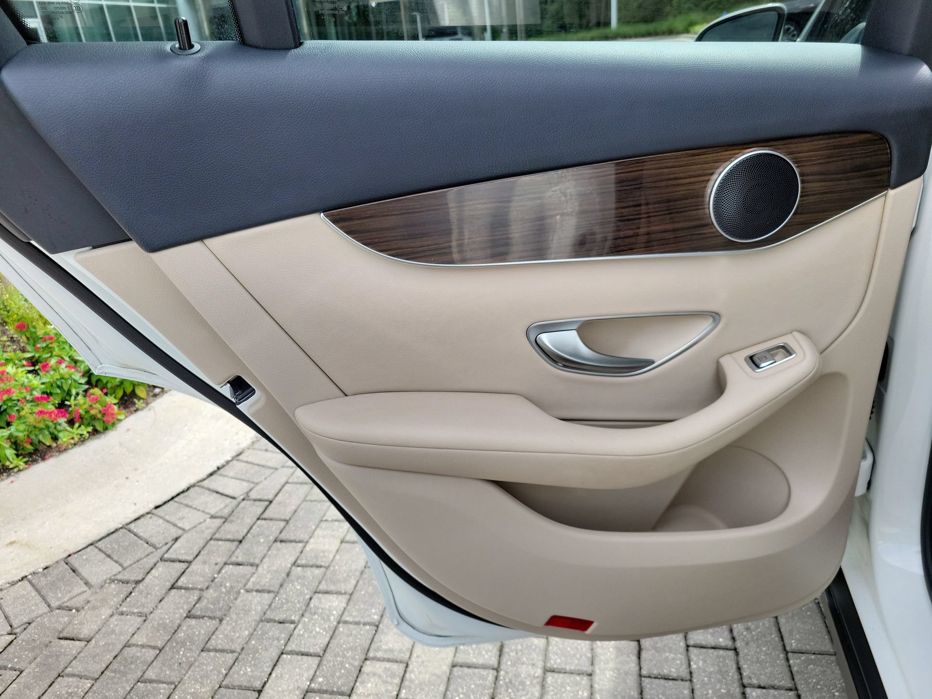 Used 2021 Mercedes-Benz GLC 300 w/ Premium Package image 15