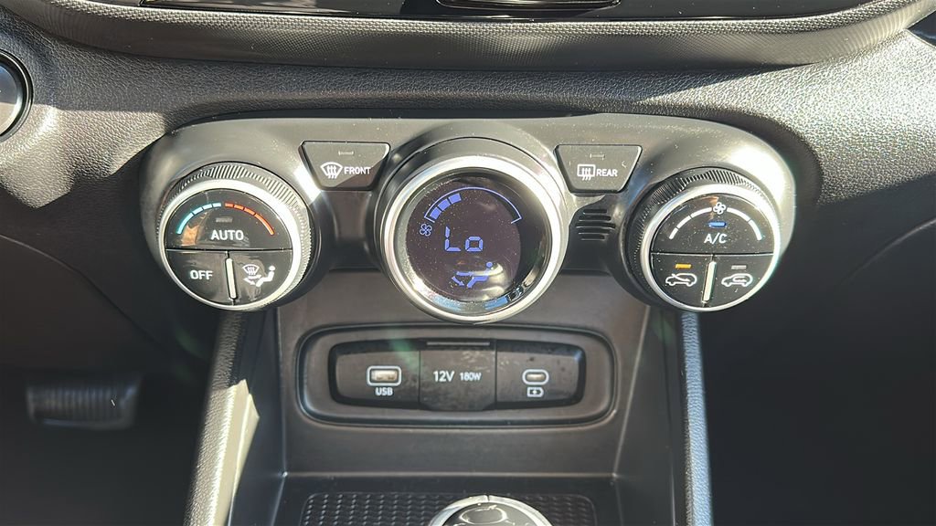 Used 2025 Hyundai Venue SEL image 26