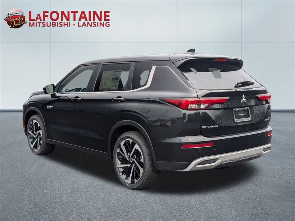 New 2025 Mitsubishi Outlander SE image 3