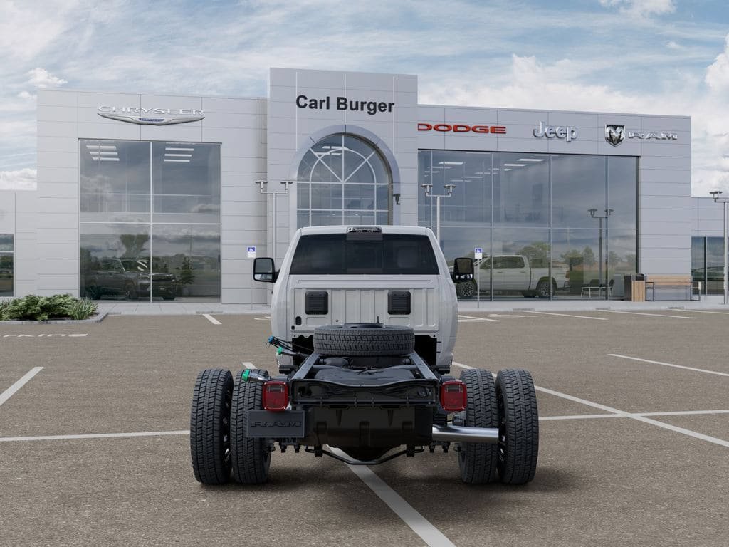 New 2025 RAM 5500 4x4 Regular Cab image 7