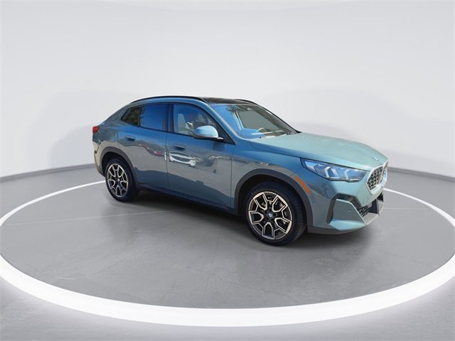Used 2025 BMW X2 xDrive28i w/ Premium Package image 2