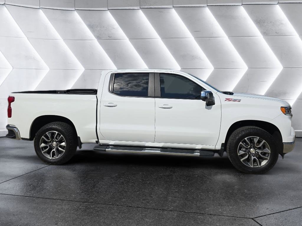 Used 2025 Chevrolet Silverado 1500 LT image 4