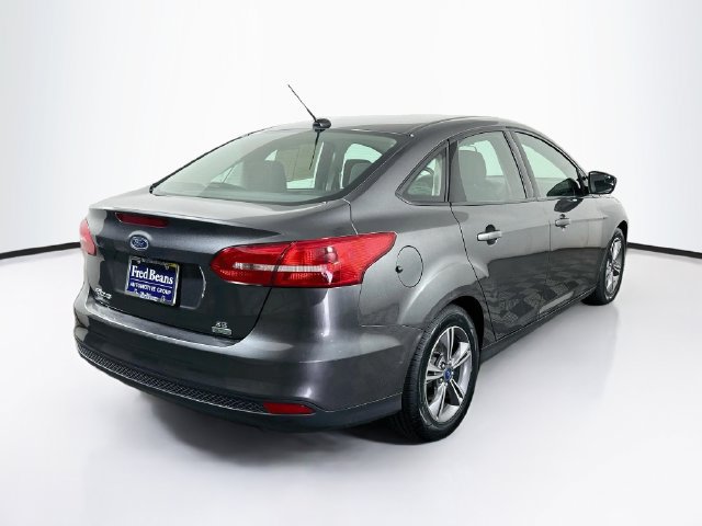 Used 2018 Ford Focus SE w/ SE Appearance Package FWD image 9