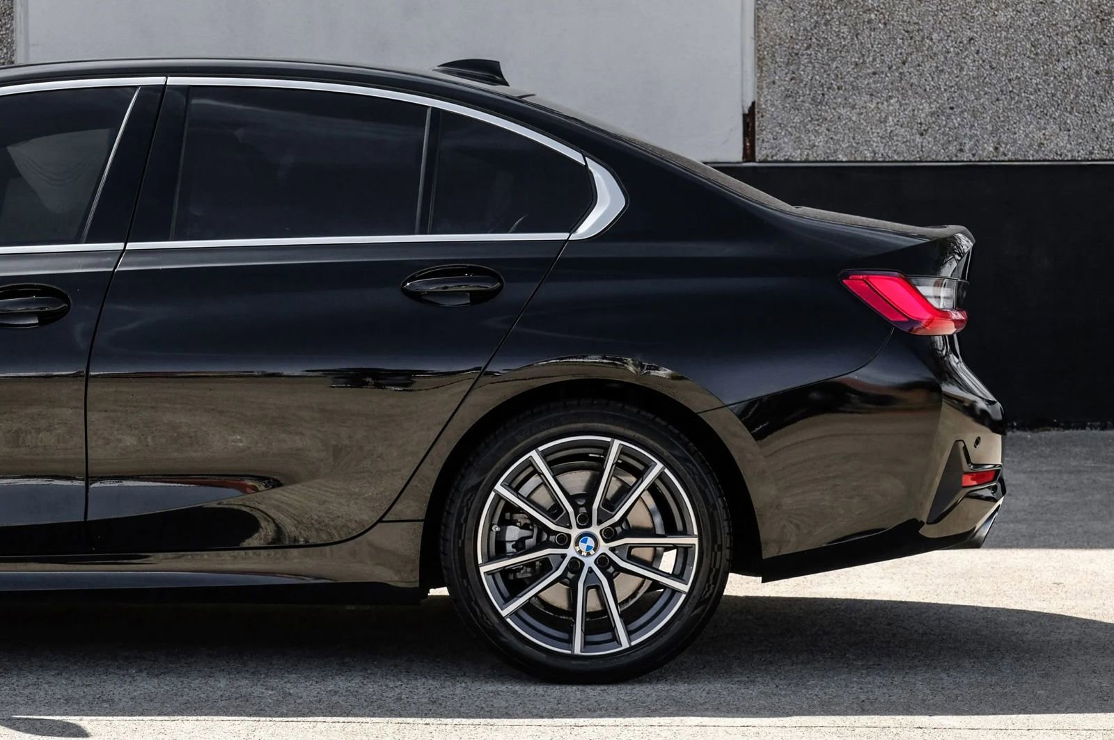 Used 2021 BMW 330i Sedan w/ Convenience Package image 15