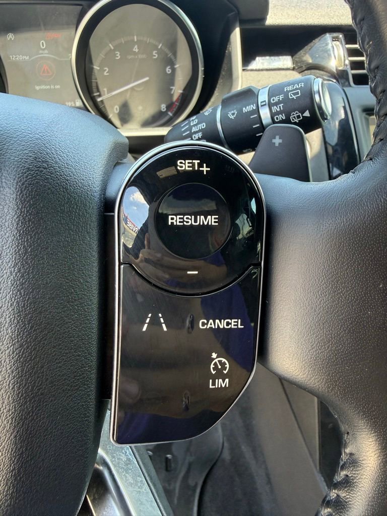 Used 2019 Land Rover Discovery SE AWD/4WD image 13